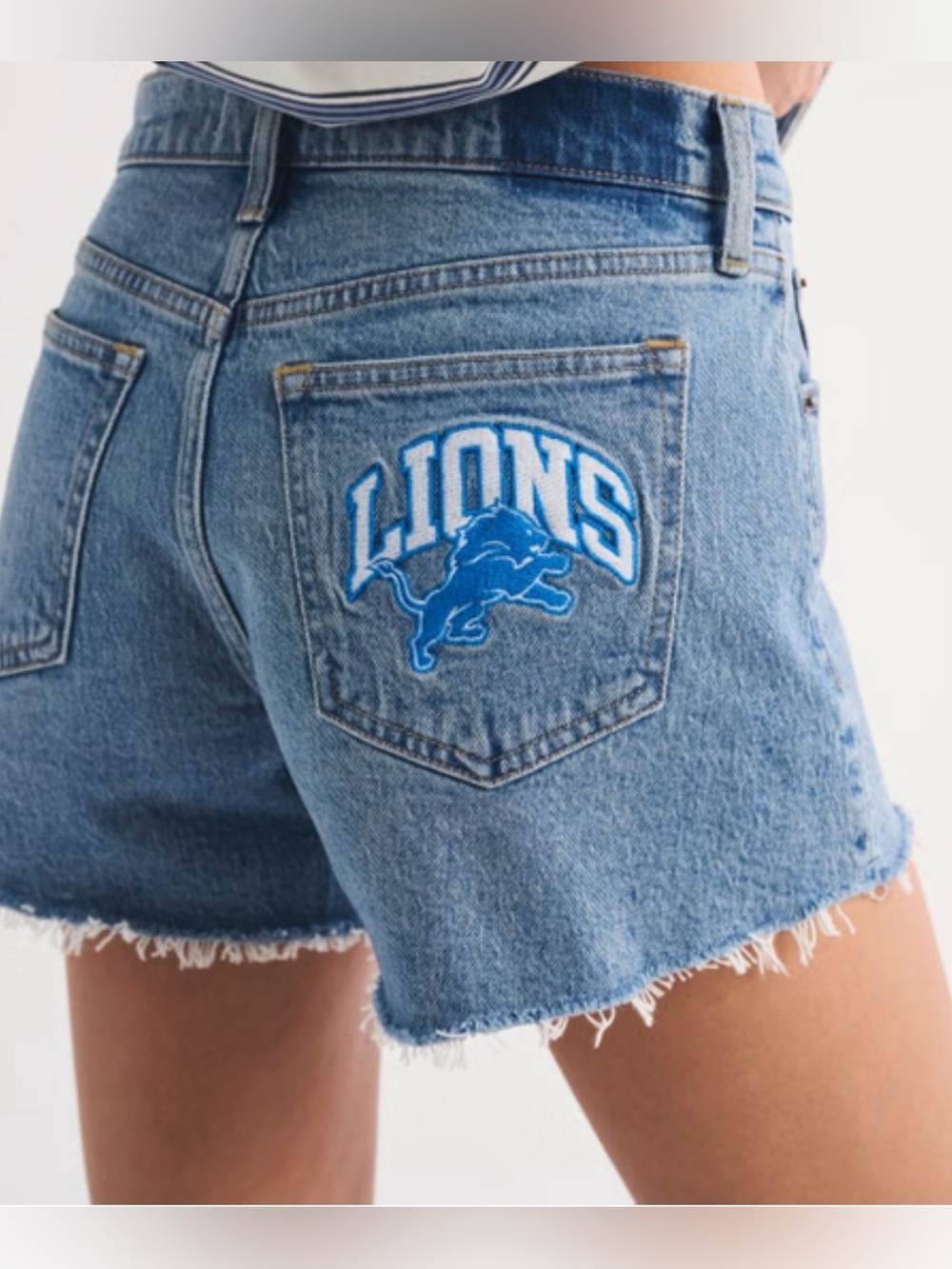 NFL Lions Embroidered Denim Mom Shorts Abercrombie & Fitch Curve Love Size 28